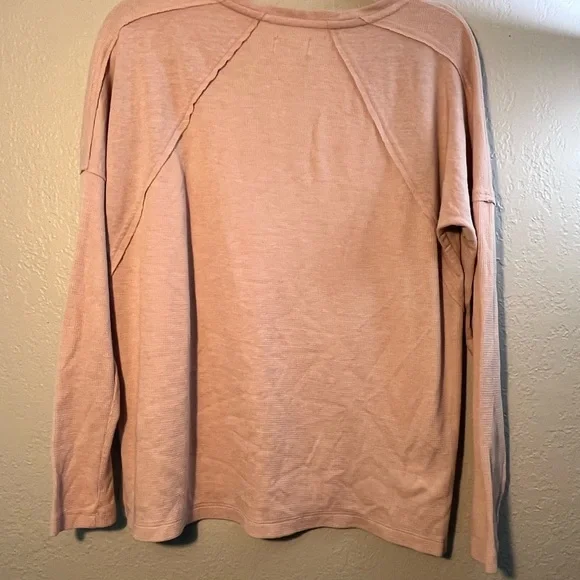 Y2K Lucky Brand Light Pink Wide V-Neck Sweater SZ M LongSleeve Top Blouse 2000s - Picture 7 of 9